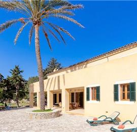 4 Bedroom Villa with Pool near Cala San Vicente, Sleeps 8-9